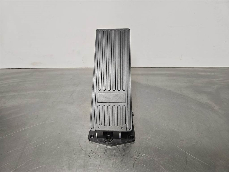 Terex TL260-5350260006-Gas pedal/Fusspedal/Gaspedaal - Električni sustav za Građevinski strojevi: slika Terex TL260-5350260006-Gas pedal/Fusspedal/Gaspedaal - Električni sustav za Građevinski strojevi Terex TL260-5350260006-Gas pedal/Fusspedal/Gaspedaal - Električni sustav za Građevinski strojevi: slika Terex TL260-5350260006-Gas pedal/Fusspedal/Gaspedaal - Električni sustav za Građevinski strojevi