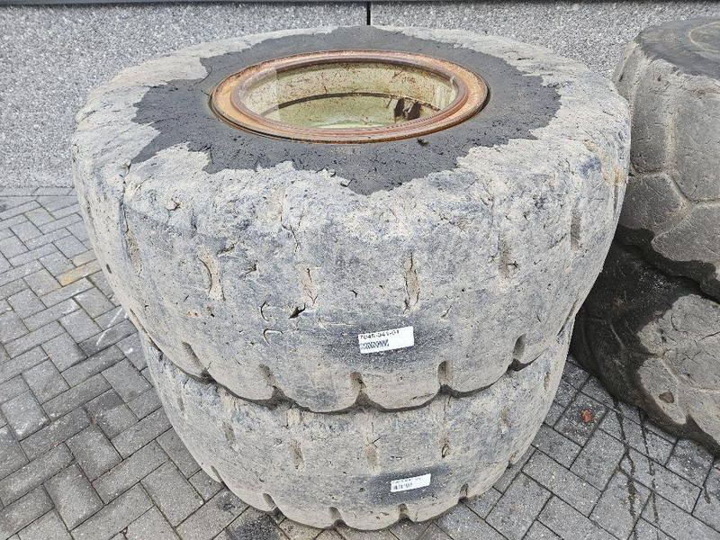 Terex TL260S-Banden 20.5-R25-Solid wheels / Full Gummi - Gume i felge za Građevinski strojevi: slika Terex TL260S-Banden 20.5-R25-Solid wheels / Full Gummi - Gume i felge za Građevinski strojevi Terex TL260S-Banden 20.5-R25-Solid wheels / Full Gummi - Gume i felge za Građevinski strojevi: slika Terex TL260S-Banden 20.5-R25-Solid wheels / Full Gummi - Gume i felge za Građevinski strojevi