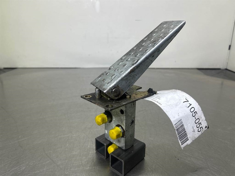 Terex TW150-Atlas 6049419/6047885-Gas pedal - Kabina i unutrašnjost za Građevinski strojevi: slika Terex TW150-Atlas 6049419/6047885-Gas pedal - Kabina i unutrašnjost za Građevinski strojevi Terex TW150-Atlas 6049419/6047885-Gas pedal - Kabina i unutrašnjost za Građevinski strojevi: slika Terex TW150-Atlas 6049419/6047885-Gas pedal - Kabina i unutrašnjost za Građevinski strojevi