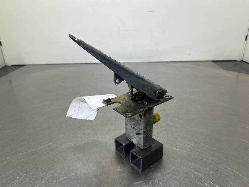 Terex TW150-Atlas 6049419/6047885-Gas pedal - Kabina i unutrašnjost za Građevinski strojevi: slika Terex TW150-Atlas 6049419/6047885-Gas pedal - Kabina i unutrašnjost za Građevinski strojevi Terex TW150-Atlas 6049419/6047885-Gas pedal - Kabina i unutrašnjost za Građevinski strojevi: slika Terex TW150-Atlas 6049419/6047885-Gas pedal - Kabina i unutrašnjost za Građevinski strojevi