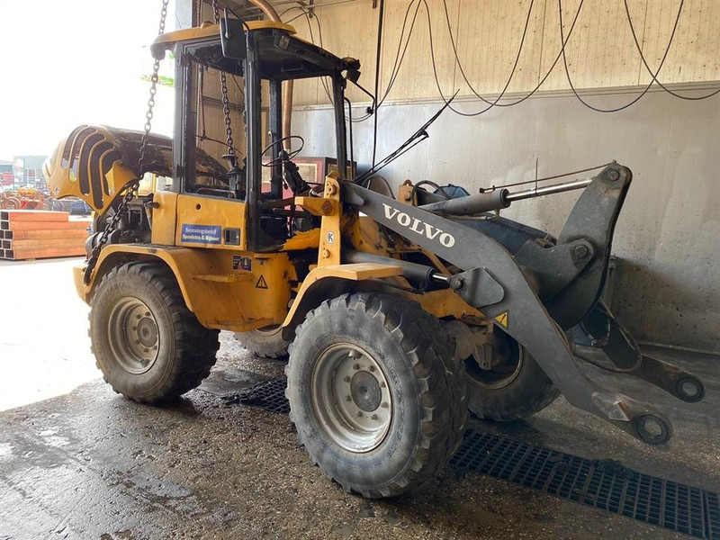 Volvo L 30 B-Z / SX (For parts) - Utovarivač na kotačima: slika Volvo L 30 B-Z / SX (For parts) - Utovarivač na kotačima Volvo L 30 B-Z / SX (For parts) - Utovarivač na kotačima: slika Volvo L 30 B-Z / SX (For parts) - Utovarivač na kotačima