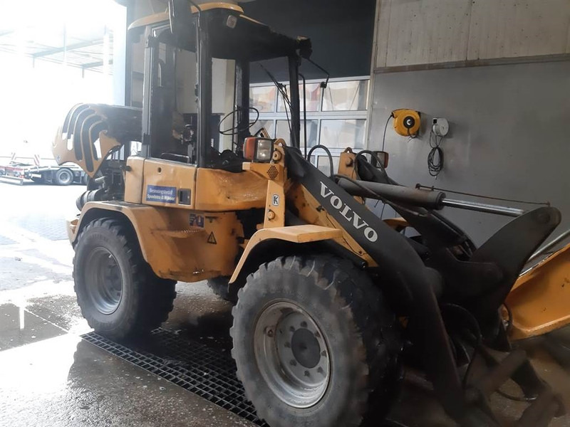 Volvo L 30 B-Z / SX (For parts) - Utovarivač na kotačima: slika Volvo L 30 B-Z / SX (For parts) - Utovarivač na kotačima Volvo L 30 B-Z / SX (For parts) - Utovarivač na kotačima: slika Volvo L 30 B-Z / SX (For parts) - Utovarivač na kotačima