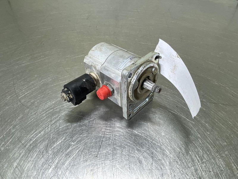 Volvo L30G-15222166-Gearpump/Zahnradpumpe/Tandwielpomp - Hidraulika za Građevinski strojevi: slika Volvo L30G-15222166-Gearpump/Zahnradpumpe/Tandwielpomp - Hidraulika za Građevinski strojevi Volvo L30G-15222166-Gearpump/Zahnradpumpe/Tandwielpomp - Hidraulika za Građevinski strojevi: slika Volvo L30G-15222166-Gearpump/Zahnradpumpe/Tandwielpomp - Hidraulika za Građevinski strojevi