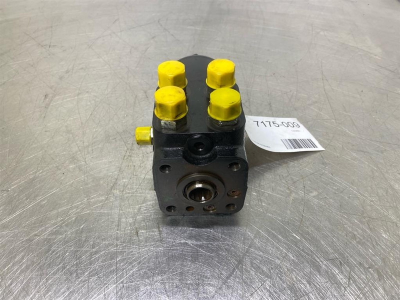 Volvo L50G-15220662-Steering unit/Lenkeinheit/Orbitrol - Hidraulika za Građevinski strojevi: slika Volvo L50G-15220662-Steering unit/Lenkeinheit/Orbitrol - Hidraulika za Građevinski strojevi Volvo L50G-15220662-Steering unit/Lenkeinheit/Orbitrol - Hidraulika za Građevinski strojevi: slika Volvo L50G-15220662-Steering unit/Lenkeinheit/Orbitrol - Hidraulika za Građevinski strojevi