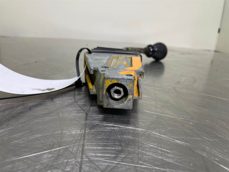 Zettelmeyer ZL801 - Levers/Hebels/Hendels - Kabina i unutrašnjost za Građevinski strojevi: slika Zettelmeyer ZL801 - Levers/Hebels/Hendels - Kabina i unutrašnjost za Građevinski strojevi Zettelmeyer ZL801 - Levers/Hebels/Hendels - Kabina i unutrašnjost za Građevinski strojevi: slika Zettelmeyer ZL801 - Levers/Hebels/Hendels - Kabina i unutrašnjost za Građevinski strojevi