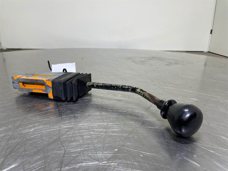 Zettelmeyer ZL801 - Levers/Hebels/Hendels - Kabina i unutrašnjost za Građevinski strojevi: slika Zettelmeyer ZL801 - Levers/Hebels/Hendels - Kabina i unutrašnjost za Građevinski strojevi Zettelmeyer ZL801 - Levers/Hebels/Hendels - Kabina i unutrašnjost za Građevinski strojevi: slika Zettelmeyer ZL801 - Levers/Hebels/Hendels - Kabina i unutrašnjost za Građevinski strojevi