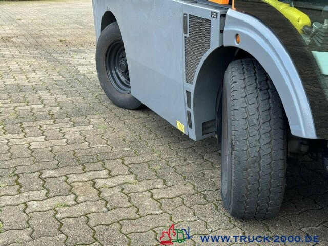 DULEVO 2000 3 Besen- 4x4Allrad- 4 Radlenkung - Cestovna čistilica: slika DULEVO 2000 3 Besen- 4x4Allrad- 4 Radlenkung - Cestovna čistilica DULEVO 2000 3 Besen- 4x4Allrad- 4 Radlenkung - Cestovna čistilica: slika DULEVO 2000 3 Besen- 4x4Allrad- 4 Radlenkung - Cestovna čistilica