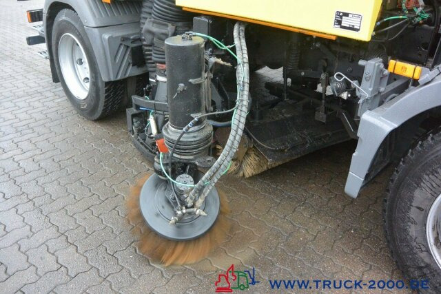 Cestovna čistilica Mercedes-Benz Atego 1524 Faun Viajet 6 RL Besen rechts + links: slika Cestovna čistilica Mercedes-Benz Atego 1524 Faun Viajet 6 RL Besen rechts + links