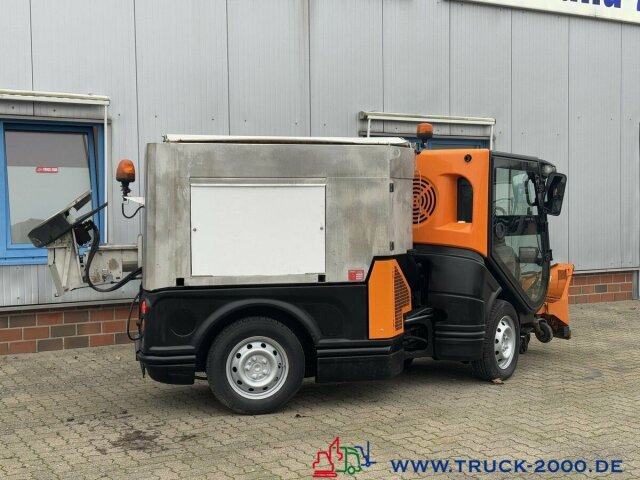 Multicar Nilfisk JungoJet3500 Winterdienst & Kehrmaschine - Cestovna čistilica: slika Multicar Nilfisk JungoJet3500 Winterdienst & Kehrmaschine - Cestovna čistilica Multicar Nilfisk JungoJet3500 Winterdienst & Kehrmaschine - Cestovna čistilica: slika Multicar Nilfisk JungoJet3500 Winterdienst & Kehrmaschine - Cestovna čistilica