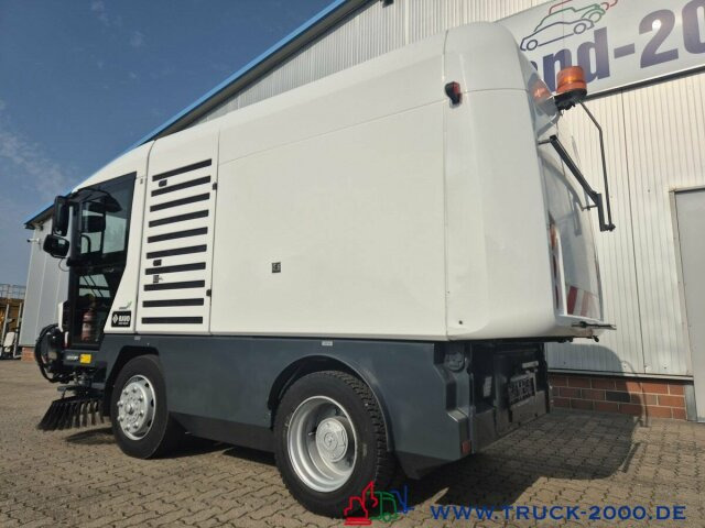 Ravo 540 3 Besen Sweeper 62 km/h Autobahn fähig - Cestovna čistilica: slika Ravo 540 3 Besen Sweeper 62 km/h Autobahn fähig - Cestovna čistilica Ravo 540 3 Besen Sweeper 62 km/h Autobahn fähig - Cestovna čistilica: slika Ravo 540 3 Besen Sweeper 62 km/h Autobahn fähig - Cestovna čistilica