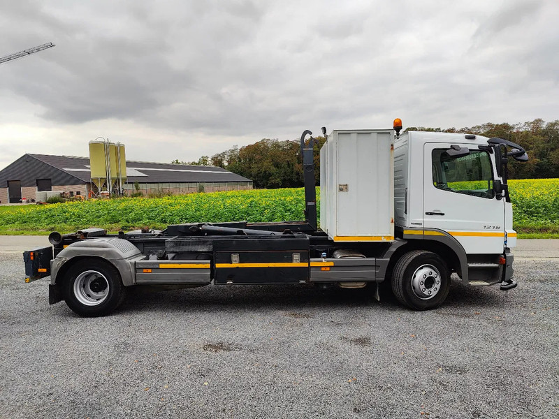 Kamion s kukastom dizalicom Mercedes-Benz Atego 1218 Containersystem / Hooklift Hyvalift: slika Kamion s kukastom dizalicom Mercedes-Benz Atego 1218 Containersystem / Hooklift Hyvalift