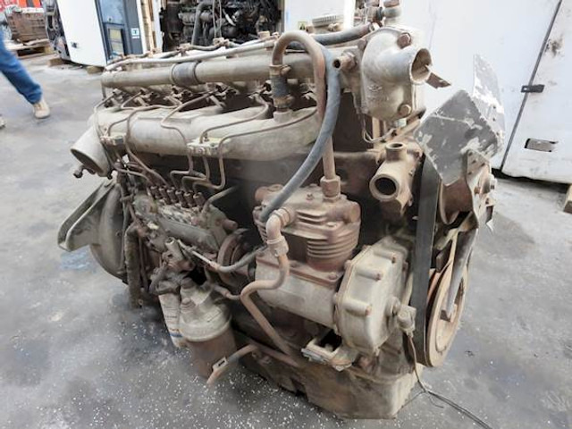 DAF 825 (DH825) - Motor: slika DAF 825 (DH825) - Motor DAF 825 (DH825) - Motor: slika DAF 825 (DH825) - Motor