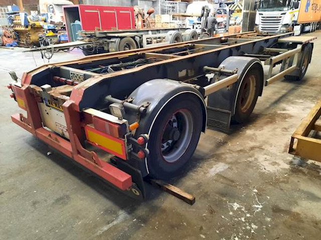 Floor FLA-3-101 - Transporter kontejnera/ Poluprikolica s izmjenjivim sanducima: slika Floor FLA-3-101 - Transporter kontejnera/ Poluprikolica s izmjenjivim sanducima Floor FLA-3-101 - Transporter kontejnera/ Poluprikolica s izmjenjivim sanducima: slika Floor FLA-3-101 - Transporter kontejnera/ Poluprikolica s izmjenjivim sanducima