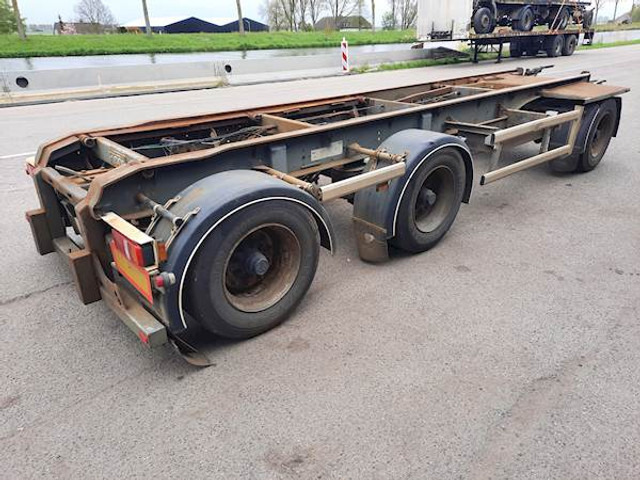 Floor FLA-3-101 - Transporter kontejnera/ Poluprikolica s izmjenjivim sanducima: slika Floor FLA-3-101 - Transporter kontejnera/ Poluprikolica s izmjenjivim sanducima Floor FLA-3-101 - Transporter kontejnera/ Poluprikolica s izmjenjivim sanducima: slika Floor FLA-3-101 - Transporter kontejnera/ Poluprikolica s izmjenjivim sanducima