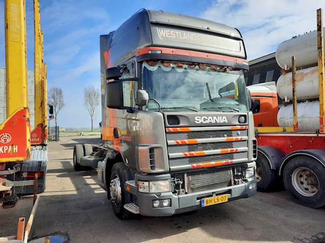 Scania R 114 LB 380 - Kamion-šasija: slika Scania R 114 LB 380 - Kamion-šasija Scania R 114 LB 380 - Kamion-šasija: slika Scania R 114 LB 380 - Kamion-šasija
