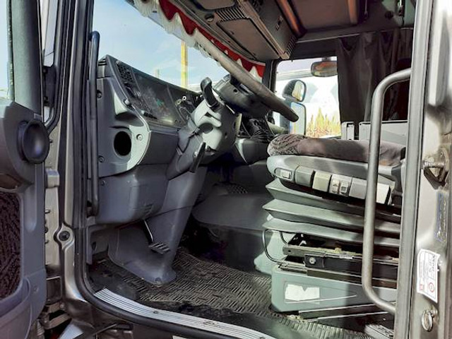 Scania R 114 LB 380 - Kamion-šasija: slika Scania R 114 LB 380 - Kamion-šasija Scania R 114 LB 380 - Kamion-šasija: slika Scania R 114 LB 380 - Kamion-šasija