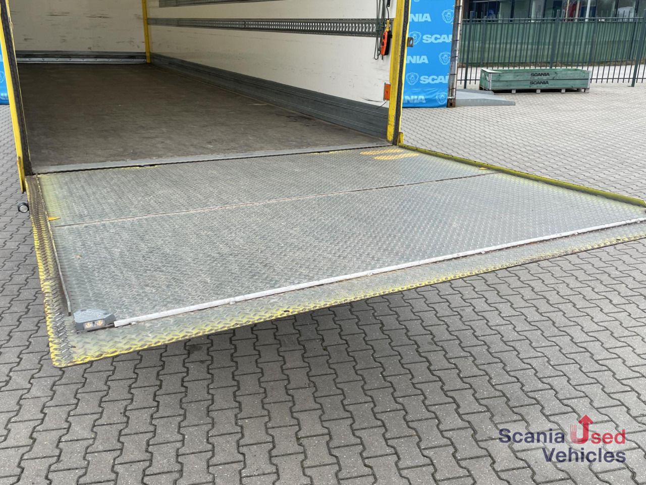 Kamion sandučar SCANIA P 250 DB4x2MNA AIRCO TAIL LIFT 1.5T 855X249X227CM: slika Kamion sandučar SCANIA P 250 DB4x2MNA AIRCO TAIL LIFT 1.5T 855X249X227CM