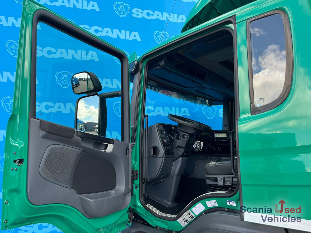 SCANIA P 320 DB6x2*4MNB RETARDER FULL AIR 8T TAIL LIFT 2T - Kamion sandučar: slika SCANIA P 320 DB6x2*4MNB RETARDER FULL AIR 8T TAIL LIFT 2T - Kamion sandučar SCANIA P 320 DB6x2*4MNB RETARDER FULL AIR 8T TAIL LIFT 2T - Kamion sandučar: slika SCANIA P 320 DB6x2*4MNB RETARDER FULL AIR 8T TAIL LIFT 2T - Kamion sandučar