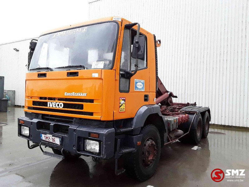 Iveco Trakker 260 E 34 6x4 francais - Transporter kontejnera/ Kamion s izmjenjivim sanducima: slika Iveco Trakker 260 E 34 6x4 francais - Transporter kontejnera/ Kamion s izmjenjivim sanducima Iveco Trakker 260 E 34 6x4 francais - Transporter kontejnera/ Kamion s izmjenjivim sanducima: slika Iveco Trakker 260 E 34 6x4 francais - Transporter kontejnera/ Kamion s izmjenjivim sanducima