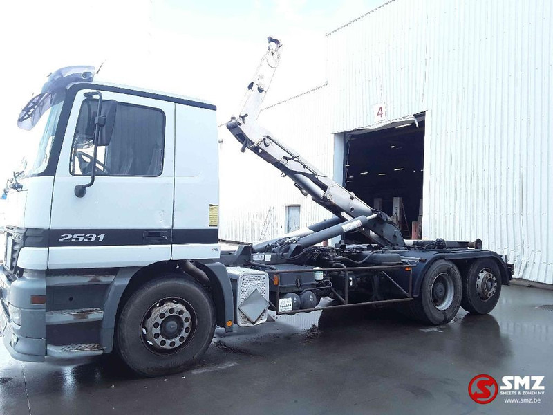 Mercedes-Benz Actros 2531 francais - Transporter kontejnera/ Kamion s izmjenjivim sanducima: slika Mercedes-Benz Actros 2531 francais - Transporter kontejnera/ Kamion s izmjenjivim sanducima Mercedes-Benz Actros 2531 francais - Transporter kontejnera/ Kamion s izmjenjivim sanducima: slika Mercedes-Benz Actros 2531 francais - Transporter kontejnera/ Kamion s izmjenjivim sanducima