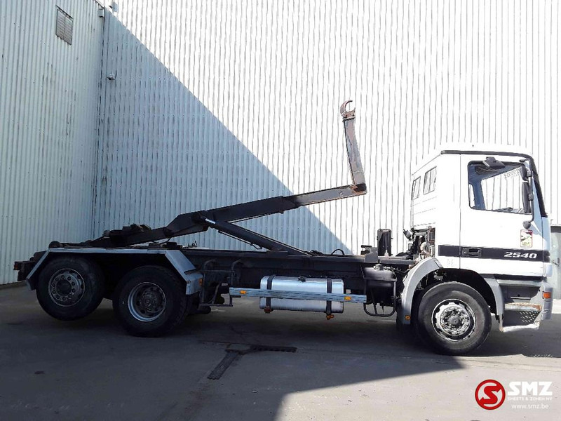 Mercedes-Benz Actros 2540 6x2 francais - Transporter kontejnera/ Kamion s izmjenjivim sanducima: slika Mercedes-Benz Actros 2540 6x2 francais - Transporter kontejnera/ Kamion s izmjenjivim sanducima Mercedes-Benz Actros 2540 6x2 francais - Transporter kontejnera/ Kamion s izmjenjivim sanducima: slika Mercedes-Benz Actros 2540 6x2 francais - Transporter kontejnera/ Kamion s izmjenjivim sanducima