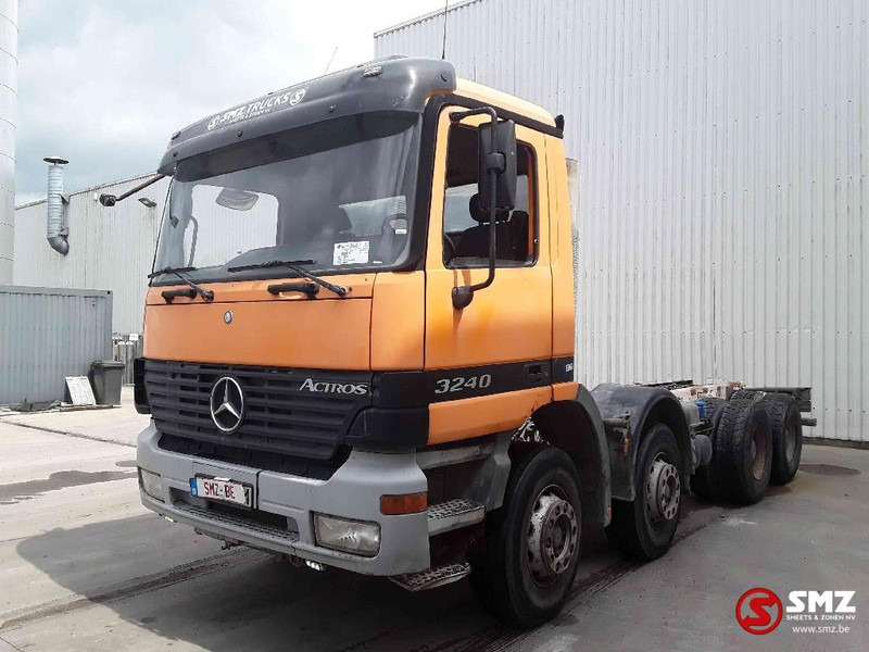 Mercedes-Benz Actros 3240 - Kamion-šasija: slika Mercedes-Benz Actros 3240 - Kamion-šasija Mercedes-Benz Actros 3240 - Kamion-šasija: slika Mercedes-Benz Actros 3240 - Kamion-šasija