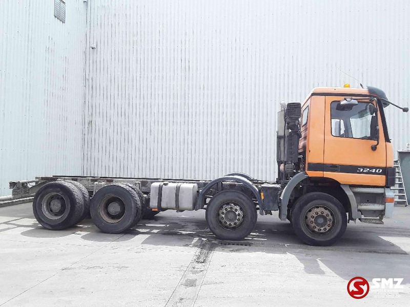 Mercedes-Benz Actros 3240 - Kamion-šasija: slika Mercedes-Benz Actros 3240 - Kamion-šasija Mercedes-Benz Actros 3240 - Kamion-šasija: slika Mercedes-Benz Actros 3240 - Kamion-šasija