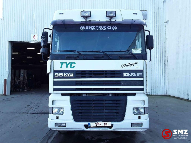DAF XF 430 Spacecab Euro 2 - Tegljač: slika DAF XF 430 Spacecab Euro 2 - Tegljač DAF XF 430 Spacecab Euro 2 - Tegljač: slika DAF XF 430 Spacecab Euro 2 - Tegljač