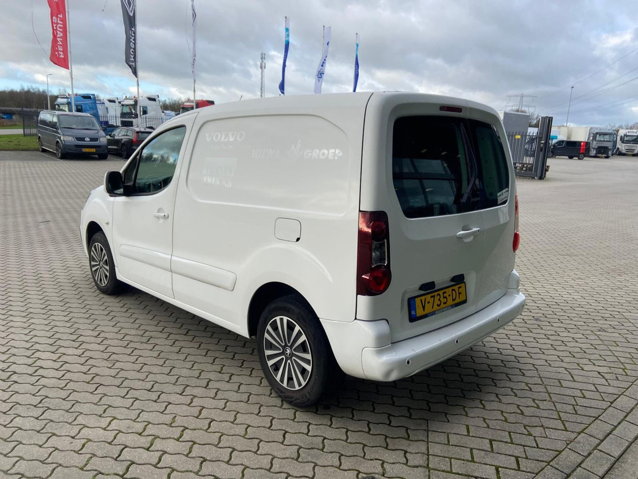 Peugeot Partner Parkeersensoren + Navigatie Kasten - Mali kombi: slika Peugeot Partner Parkeersensoren + Navigatie Kasten - Mali kombi Peugeot Partner Parkeersensoren + Navigatie Kasten - Mali kombi: slika Peugeot Partner Parkeersensoren + Navigatie Kasten - Mali kombi