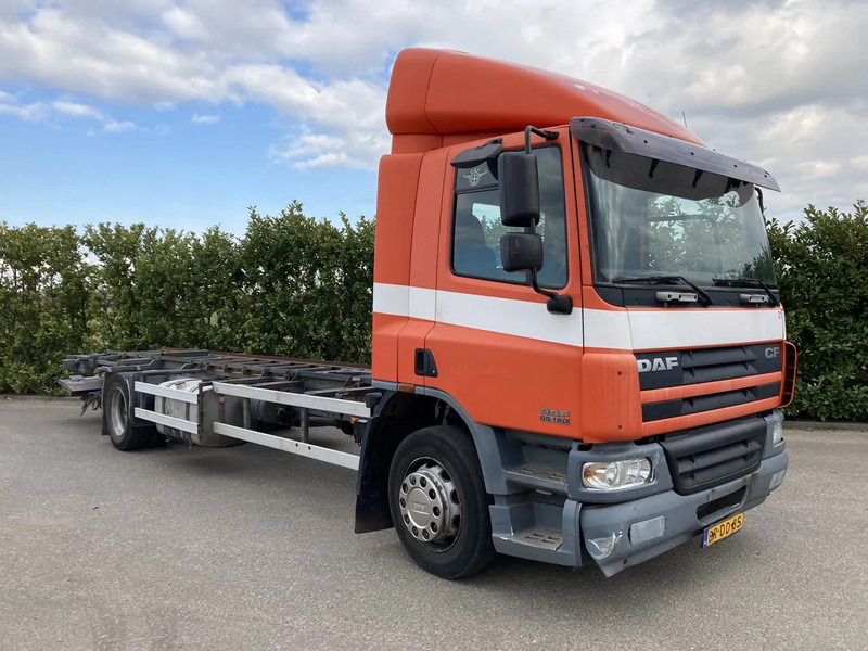 DAF CF65.180 Euro3 Manual / Laadklep - Kamion-šasija: slika DAF CF65.180 Euro3 Manual / Laadklep - Kamion-šasija DAF CF65.180 Euro3 Manual / Laadklep - Kamion-šasija: slika DAF CF65.180 Euro3 Manual / Laadklep - Kamion-šasija