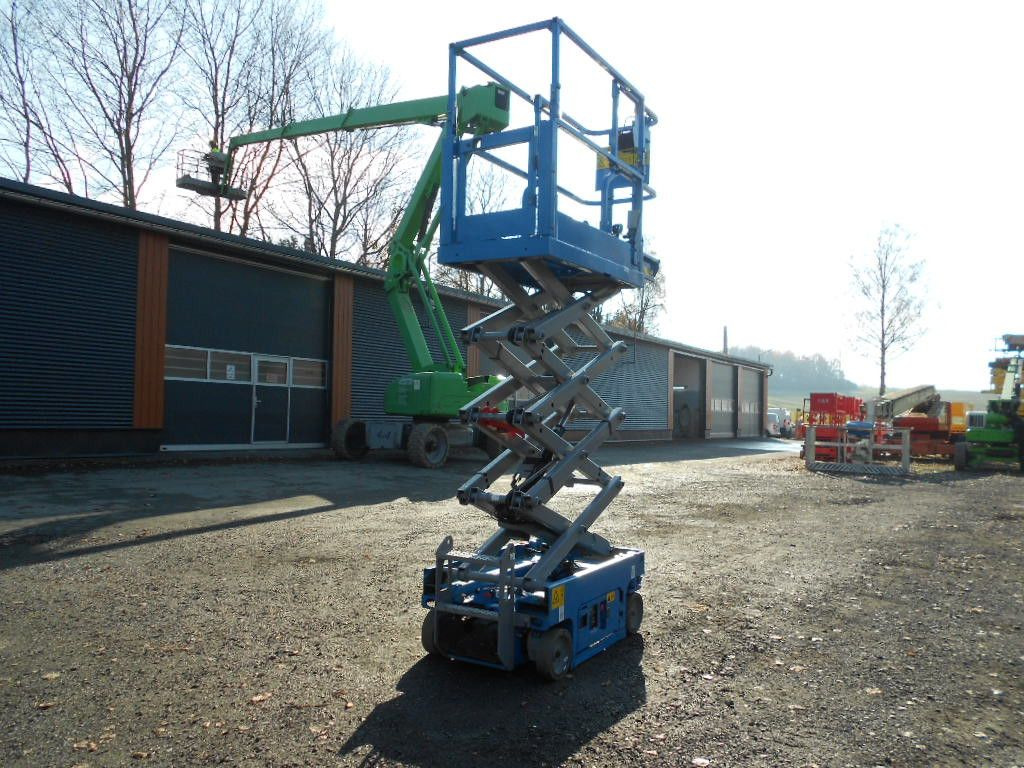 Genie GS 1330, Scherenarbeitsbühne Genie 5,9 m - Škarasta podizna platforma: slika Genie GS 1330, Scherenarbeitsbühne Genie 5,9 m - Škarasta podizna platforma Genie GS 1330, Scherenarbeitsbühne Genie 5,9 m - Škarasta podizna platforma: slika Genie GS 1330, Scherenarbeitsbühne Genie 5,9 m - Škarasta podizna platforma