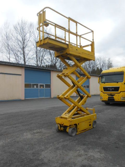 Genie GS 1530, Scherenarbeitsbühne Genie 6,6m - Podizna platforma montirana na kamion: slika Genie GS 1530, Scherenarbeitsbühne Genie 6,6m - Podizna platforma montirana na kamion Genie GS 1530, Scherenarbeitsbühne Genie 6,6m - Podizna platforma montirana na kamion: slika Genie GS 1530, Scherenarbeitsbühne Genie 6,6m - Podizna platforma montirana na kamion