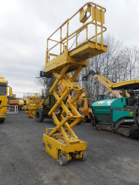 Genie GS 1530, Scherenarbeitsbühne Genie 6,6m - Podizna platforma montirana na kamion: slika Genie GS 1530, Scherenarbeitsbühne Genie 6,6m - Podizna platforma montirana na kamion Genie GS 1530, Scherenarbeitsbühne Genie 6,6m - Podizna platforma montirana na kamion: slika Genie GS 1530, Scherenarbeitsbühne Genie 6,6m - Podizna platforma montirana na kamion