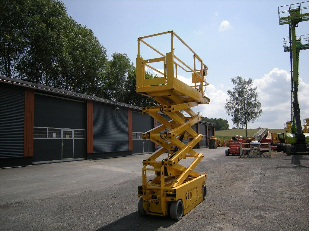 Genie GS-2632, Scherenarbeitsbühne Genie 10 m - Podizna platforma montirana na kamion: slika Genie GS-2632, Scherenarbeitsbühne Genie 10 m - Podizna platforma montirana na kamion Genie GS-2632, Scherenarbeitsbühne Genie 10 m - Podizna platforma montirana na kamion: slika Genie GS-2632, Scherenarbeitsbühne Genie 10 m - Podizna platforma montirana na kamion