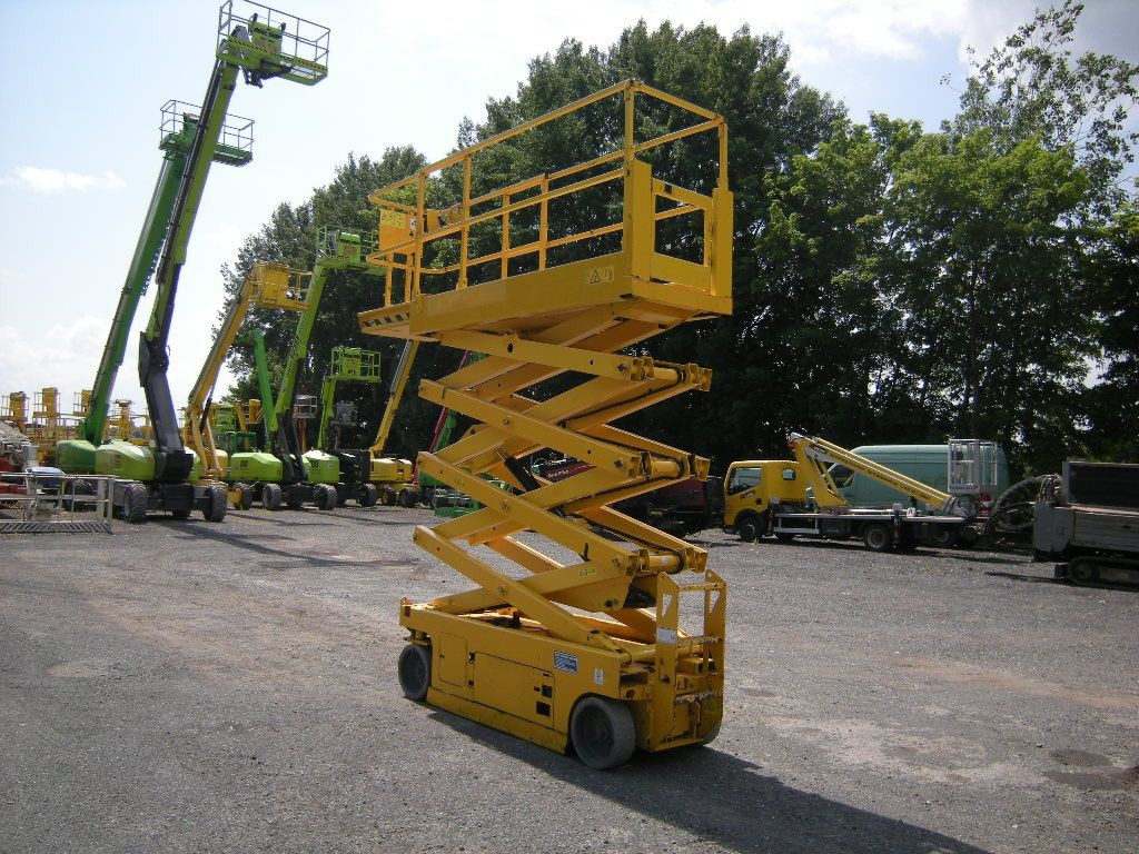 Genie GS-2632, Scherenarbeitsbühne Genie 10 m - Podizna platforma montirana na kamion: slika Genie GS-2632, Scherenarbeitsbühne Genie 10 m - Podizna platforma montirana na kamion Genie GS-2632, Scherenarbeitsbühne Genie 10 m - Podizna platforma montirana na kamion: slika Genie GS-2632, Scherenarbeitsbühne Genie 10 m - Podizna platforma montirana na kamion