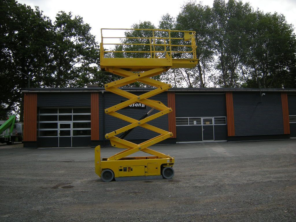 Genie GS 2632, Scherenarbeitsbühne Genie 10 m - Podizna platforma montirana na kamion: slika Genie GS 2632, Scherenarbeitsbühne Genie 10 m - Podizna platforma montirana na kamion Genie GS 2632, Scherenarbeitsbühne Genie 10 m - Podizna platforma montirana na kamion: slika Genie GS 2632, Scherenarbeitsbühne Genie 10 m - Podizna platforma montirana na kamion