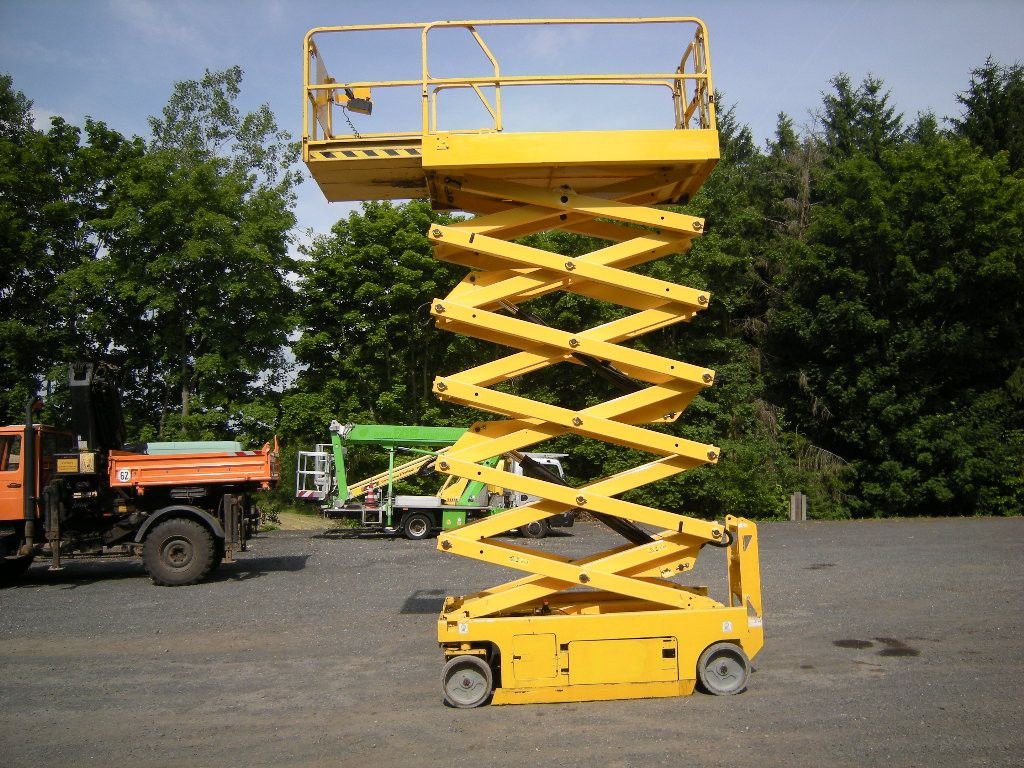 Genie GS 4047 Scherenarbeitsbühne Genie 14 m - Podizna platforma montirana na kamion: slika Genie GS 4047 Scherenarbeitsbühne Genie 14 m - Podizna platforma montirana na kamion Genie GS 4047 Scherenarbeitsbühne Genie 14 m - Podizna platforma montirana na kamion: slika Genie GS 4047 Scherenarbeitsbühne Genie 14 m - Podizna platforma montirana na kamion