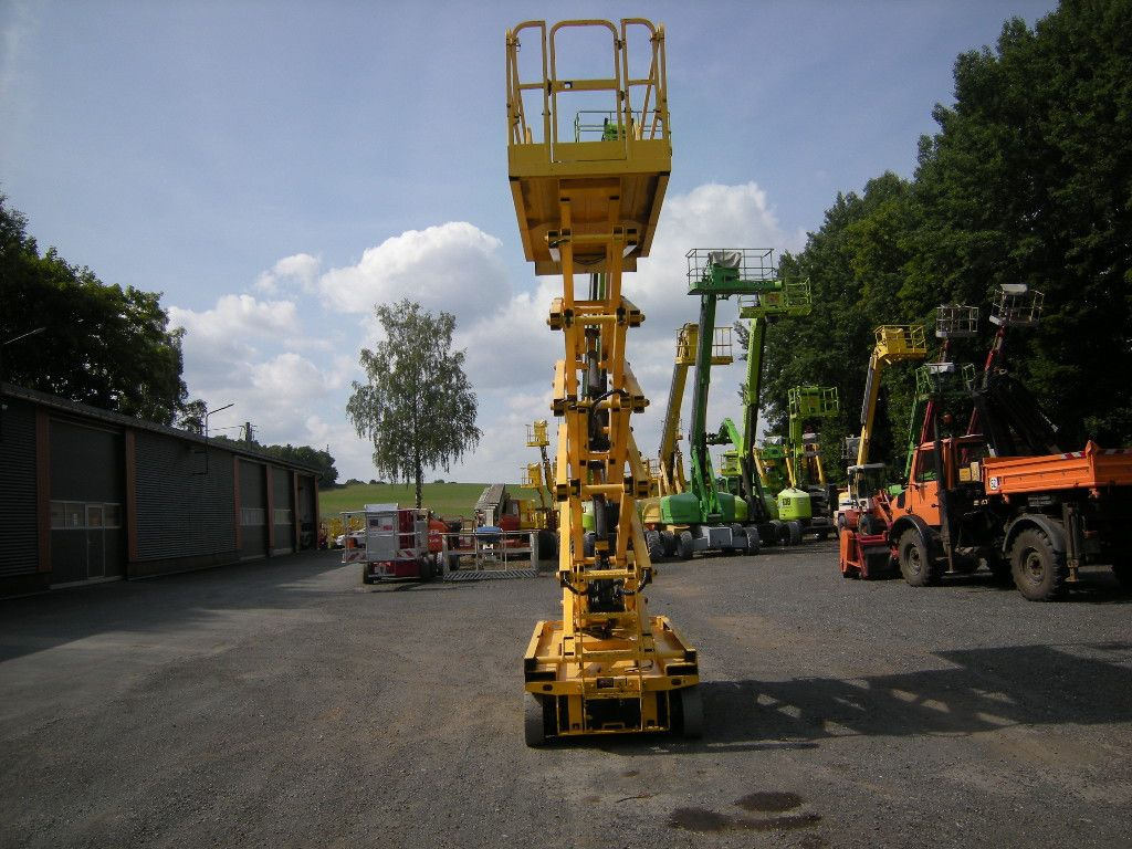 Genie GS 4047 Scherenarbeitsbühne Genie 14 m - Podizna platforma montirana na kamion: slika Genie GS 4047 Scherenarbeitsbühne Genie 14 m - Podizna platforma montirana na kamion Genie GS 4047 Scherenarbeitsbühne Genie 14 m - Podizna platforma montirana na kamion: slika Genie GS 4047 Scherenarbeitsbühne Genie 14 m - Podizna platforma montirana na kamion