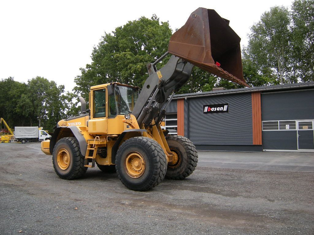 Volvo L 120 E - Utovarivač na kotačima: slika Volvo L 120 E - Utovarivač na kotačima Volvo L 120 E - Utovarivač na kotačima: slika Volvo L 120 E - Utovarivač na kotačima