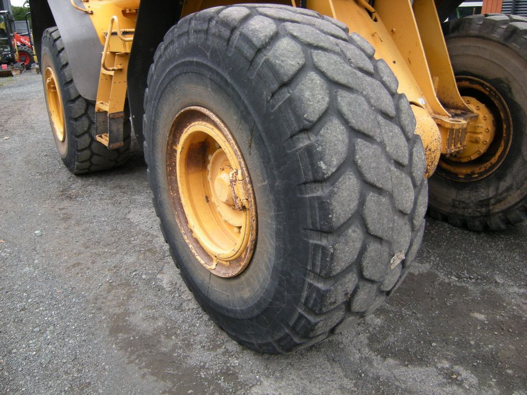 Volvo L 120 E - Utovarivač na kotačima: slika Volvo L 120 E - Utovarivač na kotačima Volvo L 120 E - Utovarivač na kotačima: slika Volvo L 120 E - Utovarivač na kotačima