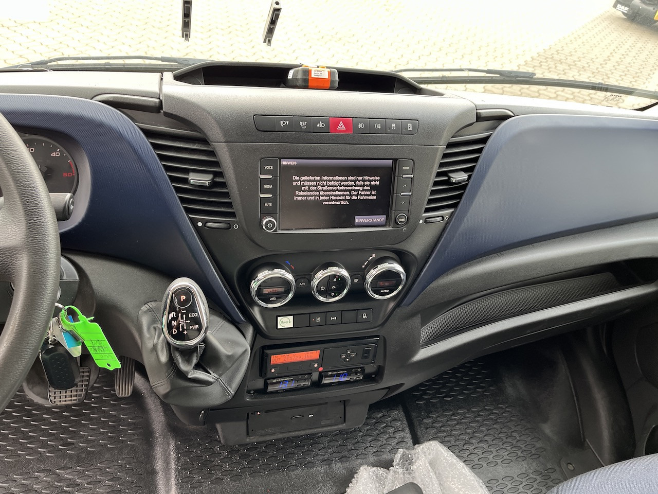 Iveco 70C18 Daily Kühlkoffer mit Ladebordwand Konvekta - Dostavno vozilo: slika Iveco 70C18 Daily Kühlkoffer mit Ladebordwand Konvekta - Dostavno vozilo Iveco 70C18 Daily Kühlkoffer mit Ladebordwand Konvekta - Dostavno vozilo: slika Iveco 70C18 Daily Kühlkoffer mit Ladebordwand Konvekta - Dostavno vozilo
