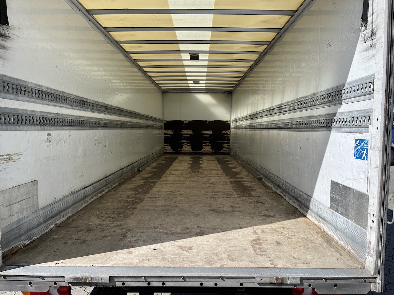 Iveco 120E25 Eurocargo 4x2 Koffer | Ladebordwand - Kamion sandučar: slika Iveco 120E25 Eurocargo 4x2 Koffer | Ladebordwand - Kamion sandučar Iveco 120E25 Eurocargo 4x2 Koffer | Ladebordwand - Kamion sandučar: slika Iveco 120E25 Eurocargo 4x2 Koffer | Ladebordwand - Kamion sandučar