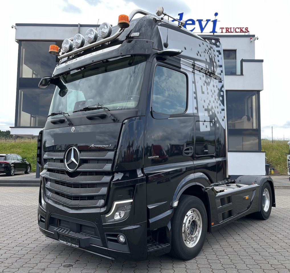 Mercedes-Benz Actros 1853 4x2 Gigaspace Sitzecke StyleLine - Tegljač: slika Mercedes-Benz Actros 1853 4x2 Gigaspace Sitzecke StyleLine - Tegljač Mercedes-Benz Actros 1853 4x2 Gigaspace Sitzecke StyleLine - Tegljač: slika Mercedes-Benz Actros 1853 4x2 Gigaspace Sitzecke StyleLine - Tegljač