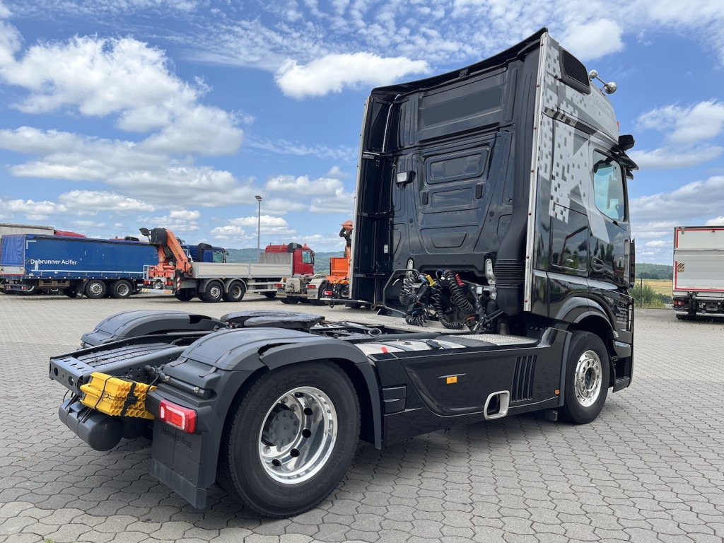 Mercedes-Benz Actros 1853 4x2 Gigaspace Sitzecke StyleLine - Tegljač: slika Mercedes-Benz Actros 1853 4x2 Gigaspace Sitzecke StyleLine - Tegljač Mercedes-Benz Actros 1853 4x2 Gigaspace Sitzecke StyleLine - Tegljač: slika Mercedes-Benz Actros 1853 4x2 Gigaspace Sitzecke StyleLine - Tegljač