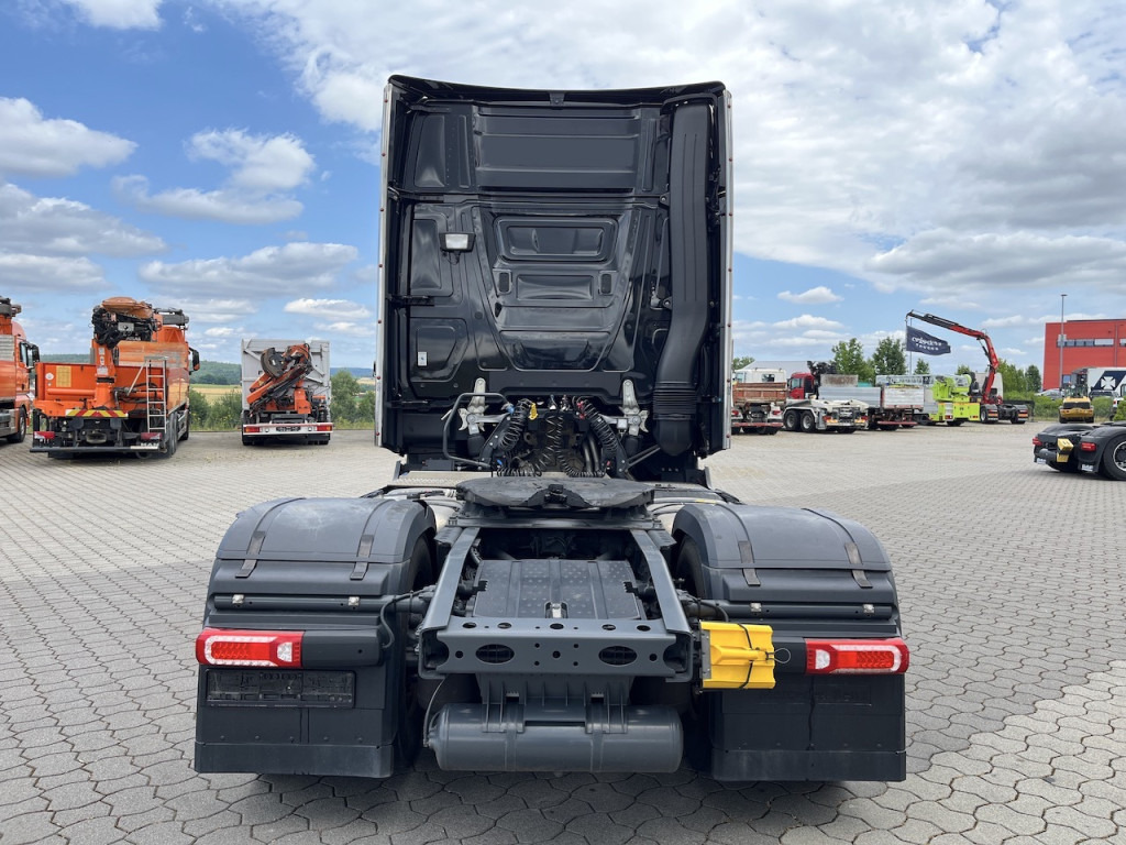 Mercedes-Benz Actros 1853 4x2 Gigaspace Sitzecke StyleLine - Tegljač: slika Mercedes-Benz Actros 1853 4x2 Gigaspace Sitzecke StyleLine - Tegljač Mercedes-Benz Actros 1853 4x2 Gigaspace Sitzecke StyleLine - Tegljač: slika Mercedes-Benz Actros 1853 4x2 Gigaspace Sitzecke StyleLine - Tegljač