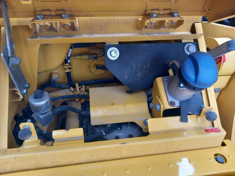Bager gusjeničar Komatsu PC210LCI-11: slika Bager gusjeničar Komatsu PC210LCI-11