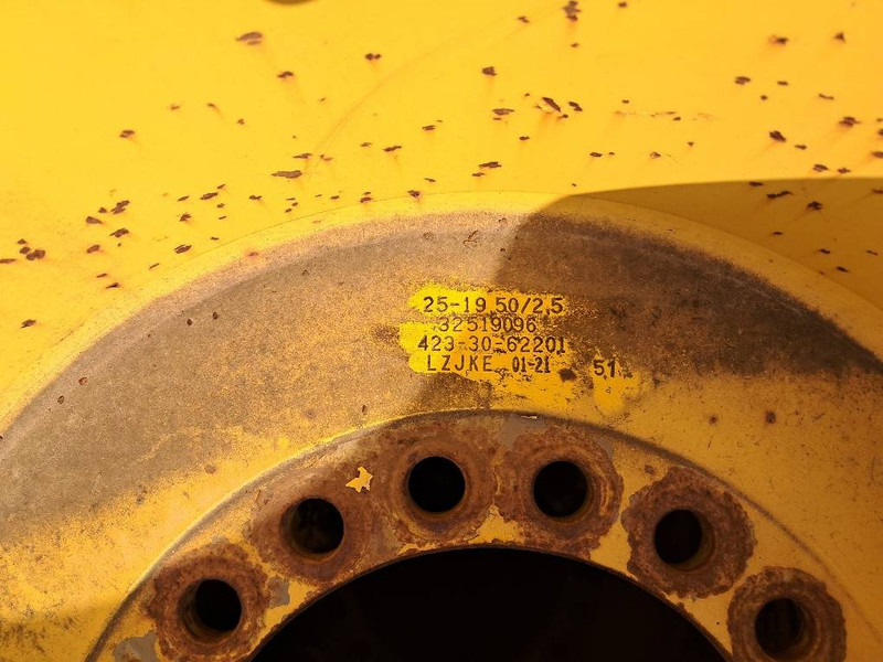 Komatsu WA380 4x RIM ASSY 423-30-62201 - Gume i felge za Građevinski strojevi: slika Komatsu WA380 4x RIM ASSY 423-30-62201 - Gume i felge za Građevinski strojevi Komatsu WA380 4x RIM ASSY 423-30-62201 - Gume i felge za Građevinski strojevi: slika Komatsu WA380 4x RIM ASSY 423-30-62201 - Gume i felge za Građevinski strojevi