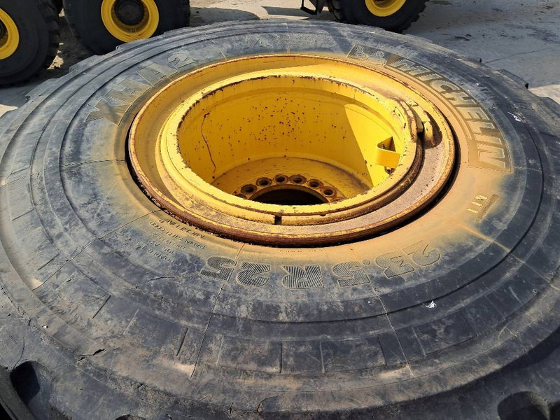 Komatsu WA380 4x RIM ASSY 423-30-62201 - Gume i felge za Građevinski strojevi: slika Komatsu WA380 4x RIM ASSY 423-30-62201 - Gume i felge za Građevinski strojevi Komatsu WA380 4x RIM ASSY 423-30-62201 - Gume i felge za Građevinski strojevi: slika Komatsu WA380 4x RIM ASSY 423-30-62201 - Gume i felge za Građevinski strojevi
