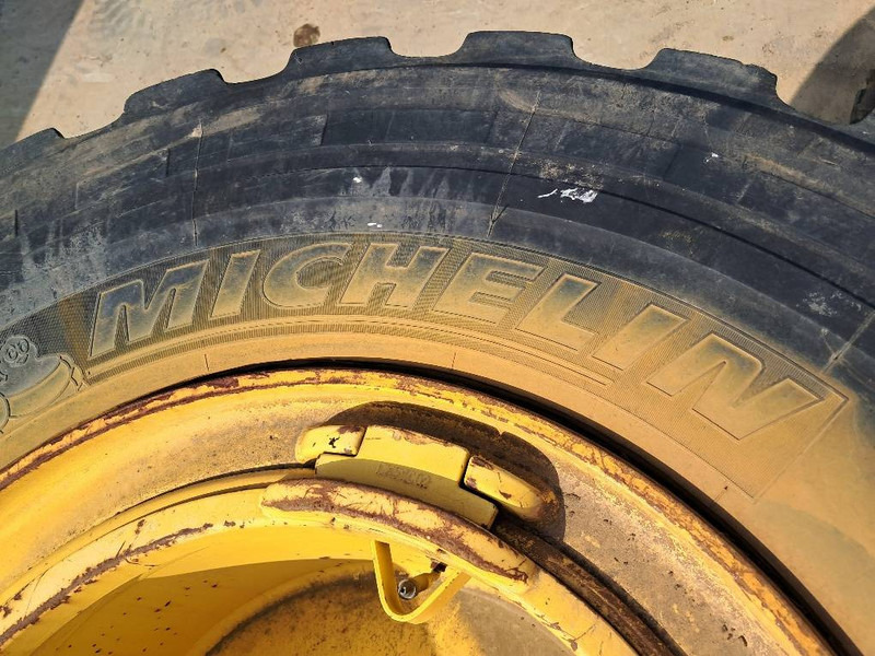 Komatsu WA380 4x RIM ASSY 423-30-62201 - Gume i felge za Građevinski strojevi: slika Komatsu WA380 4x RIM ASSY 423-30-62201 - Gume i felge za Građevinski strojevi Komatsu WA380 4x RIM ASSY 423-30-62201 - Gume i felge za Građevinski strojevi: slika Komatsu WA380 4x RIM ASSY 423-30-62201 - Gume i felge za Građevinski strojevi