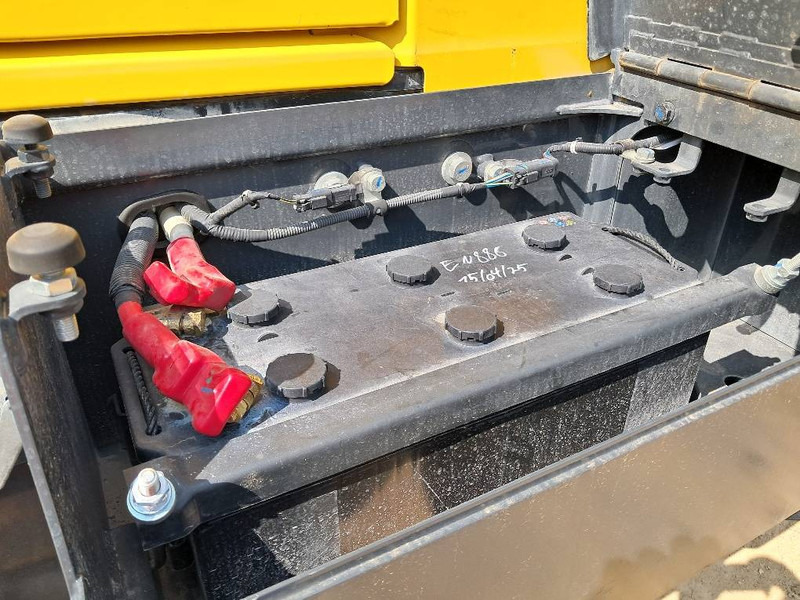 Komatsu WA500-8E0 - Utovarivač na kotačima: slika Komatsu WA500-8E0 - Utovarivač na kotačima Komatsu WA500-8E0 - Utovarivač na kotačima: slika Komatsu WA500-8E0 - Utovarivač na kotačima